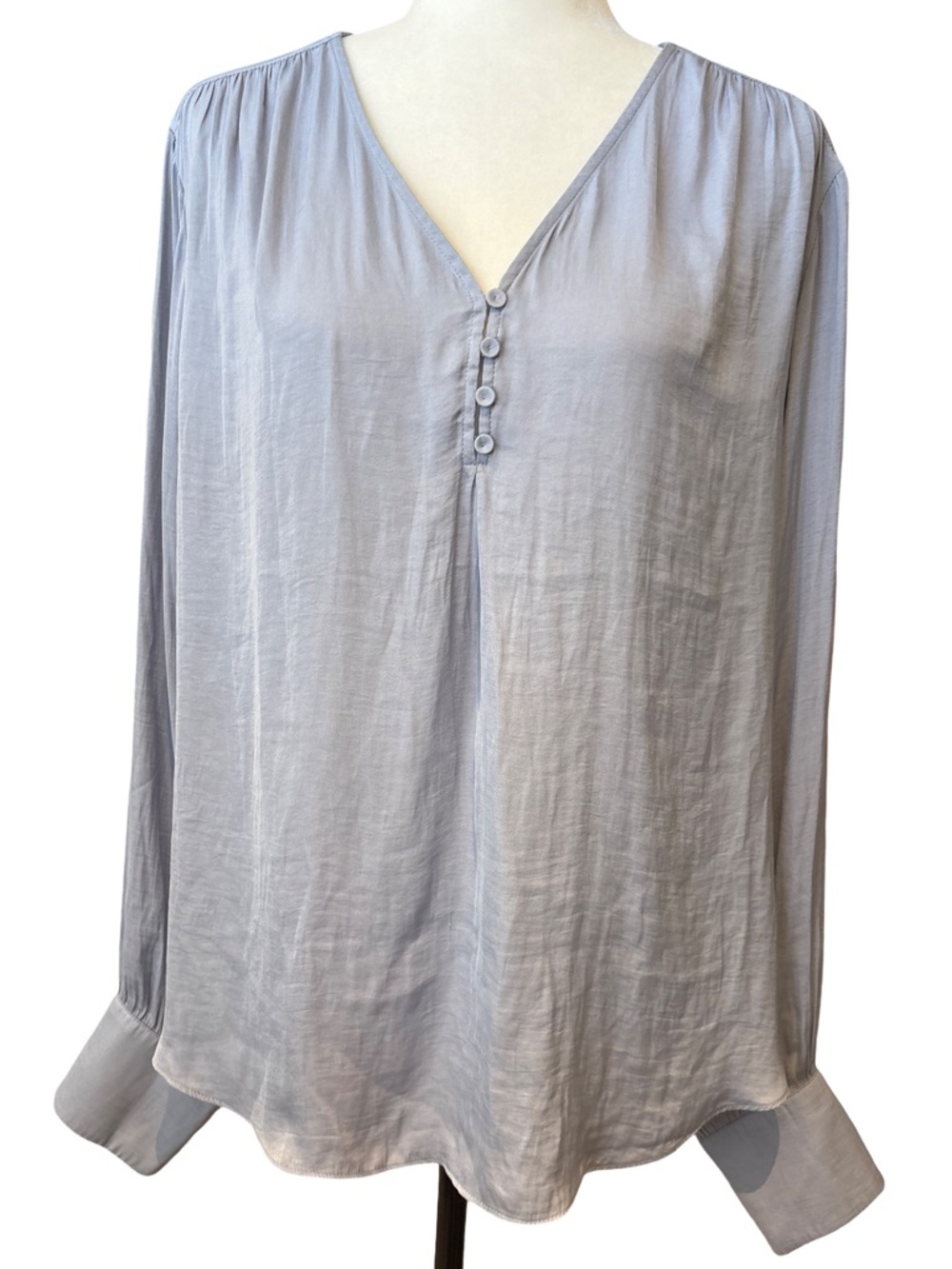 NWT cupcakes & cashmere light Gray V-Neck Long Sleeve Women's Top